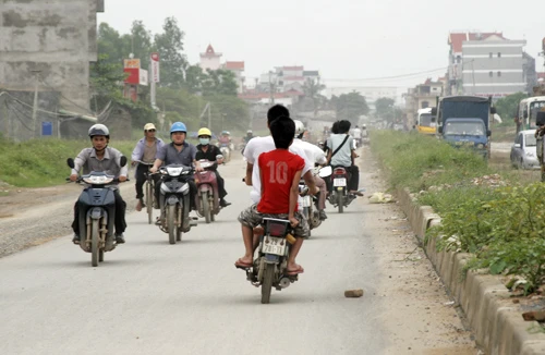 Thói quen đường làng mang sang quốc lộ