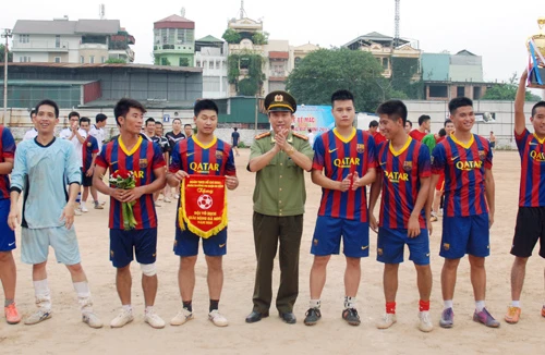 Bế mạc giải Bóng đá CAQ Ba Đình 2013