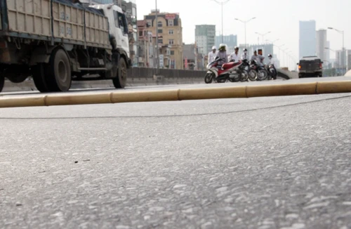 Đường lún, nhà thầu vẫn được thưởng(?!)