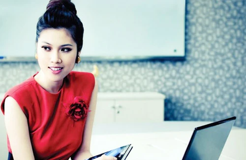 Siêu mẫu, MC Thu Hằng không chọn “yêu cuồng sống vội”