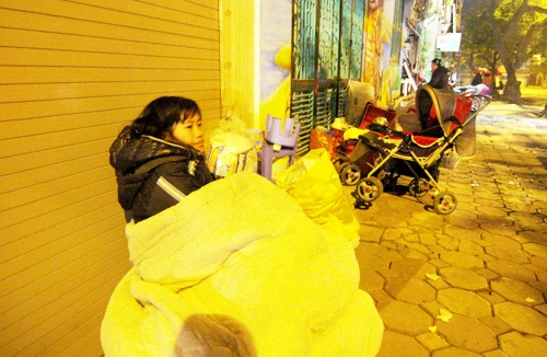 Hà Nội lo tránh rét cho người vô gia cư