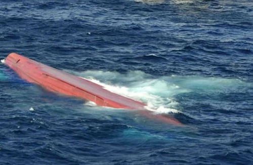 Va chạm gây lật tàu, 6 thủy thủ Nhật Bản mất tích