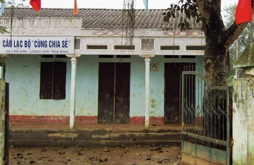 Bi kịch và tình yêu diệu kỳ ở... "xóm AIDS"