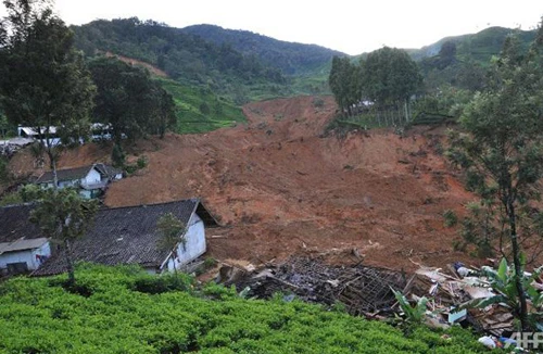 11 người chết do lở đất tại Indonesia