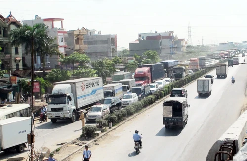 Quốc lộ 5 không khác gì đường làng