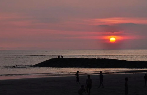 Hoàng hôn trên biển Hải Hòa