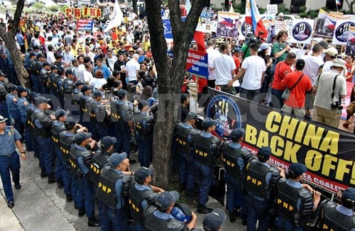 Philippines biểu tình rầm rộ để phản đối Trung Quốc