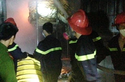 Cháy kho chứa vải 100m2 ở Ninh Hiệp