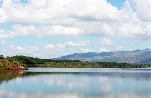 Thẳm xanh “đôi mắt Pleiku” 