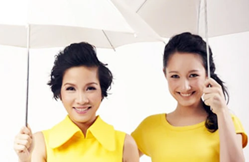 Mỹ Linh chung sân khấu với con gái