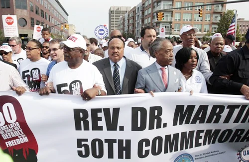 Dậy sóng phân biệt chủng tộc