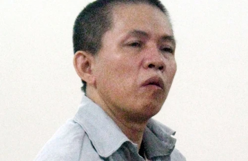 Dùng máy cắt cỏ “chém” cảnh sát giao thông