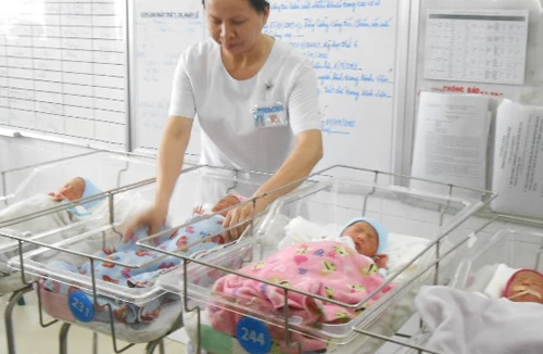 Ca sinh 5 đầu tiên ở Việt Nam