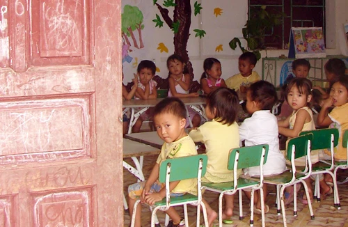 Không còn cảnh học nhờ nhà kho 