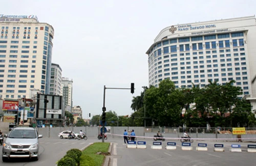 Phân luồng phục vụ thi công nút giao Nguyễn Chí Thanh - Kim Mã