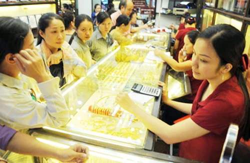 Thị trường vàng tít mù rồi lại vòng quanh