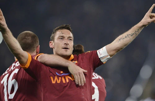 AS Roma hủy “show”, lo lắng về Arsenal