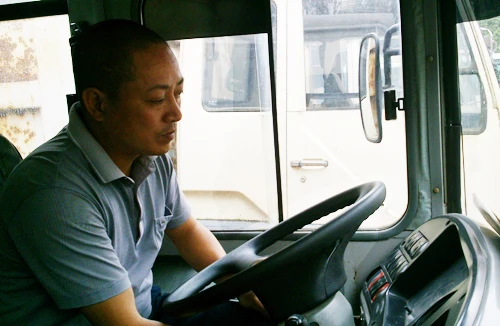 Khởi tố lái xe buýt húc đổ cột thép trên cầu vượt Láng Hạ