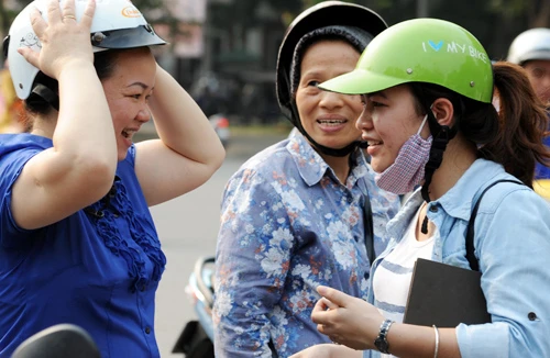 Hà Nội là điểm sáng trong quản lý sản xuất, kinh doanh mũ bảo hiểm