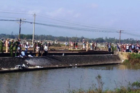 Bị tàu hỏa kéo lê một phụ nữ chết thảm