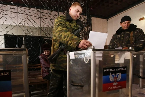 Miền đông Ukraine thắng lợi bầu cử, quan hệ Nga - phương Tây vào “ngõ cụt“