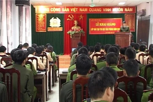 Khai giảng lớp đào tạo tin học văn phòng dành cho cán bộ chiến sỹ