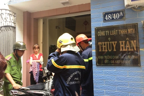 Người giúp việc tá hỏa phát hiện cháy trong căn nhà 3 lầu