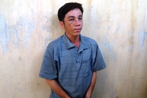 Người phụ nữ dũng cảm đánh tên cướp cầm kim tiêm dính máu