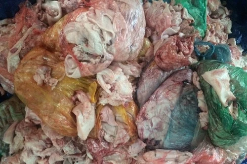 200 kg thực phẩm bẩn suýt tuồn vào các cửa hàng pa tê, xúc xích