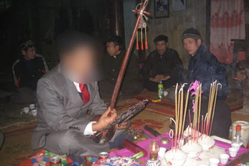 “Thánh cô” cặp bồ “thầy cúng” để tung chiêu "cứu nhân độ thế"