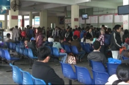 Hai đối tượng cò mồi hành khách tại bến xe bị bắt giữ