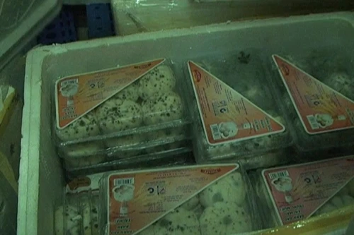 Phát hiện nhiều thực phẩm hỏng trong kho siêu thị Co.opmart