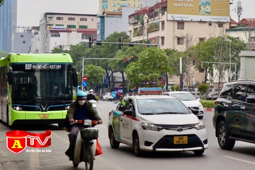 Hà Nội đưa tuyến buýt điện thứ 6 vào khai thác