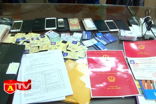 Bóc gỡ đường dây liên tỉnh làm giả bằng lái xe