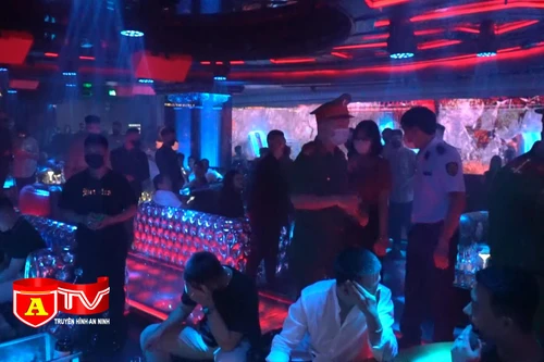 Kiểm tra các quán bar, karaoke sau khi được phép hoạt động trở lại