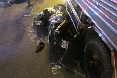 Ô tô tải tông 2 xe máy, 1 người tử vong