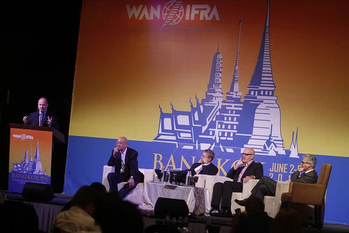 Báo chí thế giới: Ranh giới giữa "sống" và "chết"