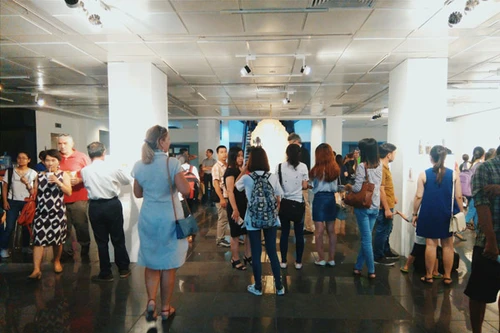 Triển lãm – sắp đặt "Qua": Ám ảnh của họa sĩ tha hương