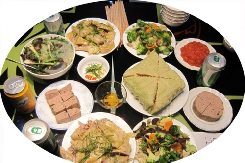 Ăn uống thế nào trong ngày Tết để an toàn và khỏe mạnh? 