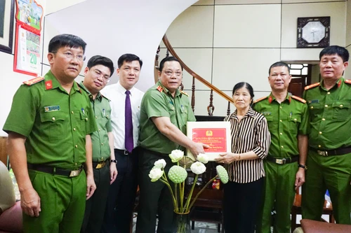 Công an Hà Nội tiếp nối mạch nguồn tri ân, đền ơn đáp nghĩa 