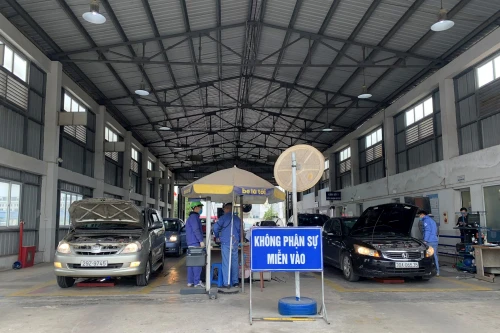 Các trung tâm đăng kiểm không bị quá tải trong ngày làm việc đầu năm 