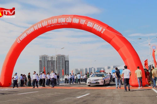 Những hình ảnh đẹp thông xe cầu Vĩnh Tuy 2