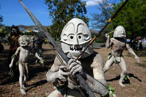 Những bộ lạc với phong tục kì dị sống bên ngoài nền văn minh