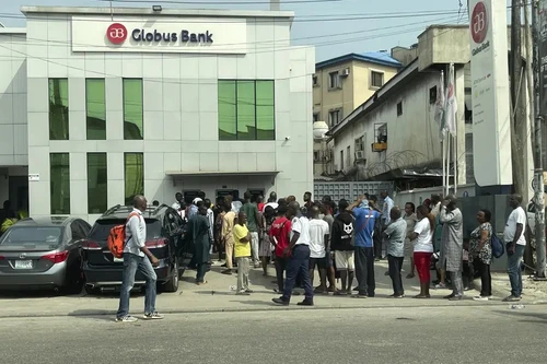 Nghịch cảnh trong cuộc khủng hoảng tiền mặt ở Nigeria 