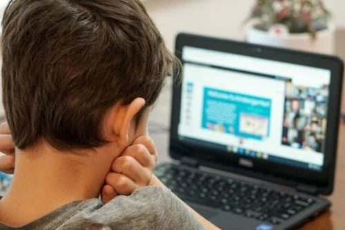 Nhiều “cạm bẫy” với trẻ em trên các nền tảng xuyên biên giới