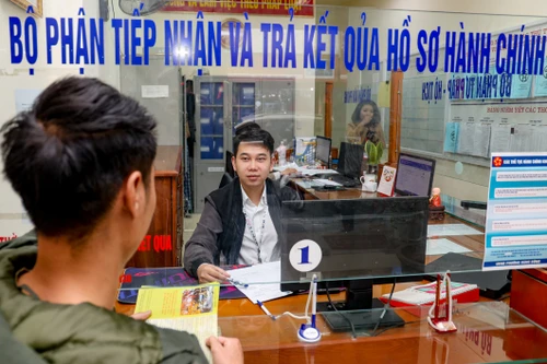 Thay đổi cung cách làm việc, nâng cao hiệu quả phục vụ nhân dân 