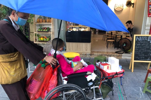 Không để người già, trẻ nhỏ ăn xin, bán hàng rong trên các tuyến phố