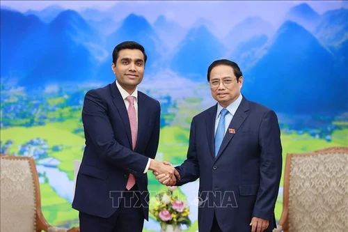 Tập đoàn kinh tế lớn nhất Ấn Độ cam kết đầu tư lâu dài tại Việt Nam 