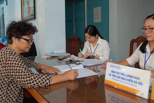 Bổ sung trợ cấp hưu trí xã hội - liên kết tầng để lấp khoảng trống an sinh