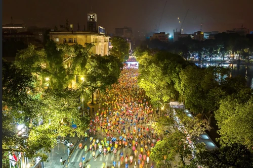 Đêm Hà Nội thật bình yên và tràn đầy sức sống 